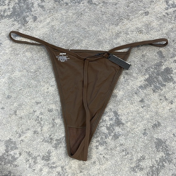 NWT Skims Fits Everybody T String Thong Undies Panty Brown Sz 4XL - Picture 3 of 4